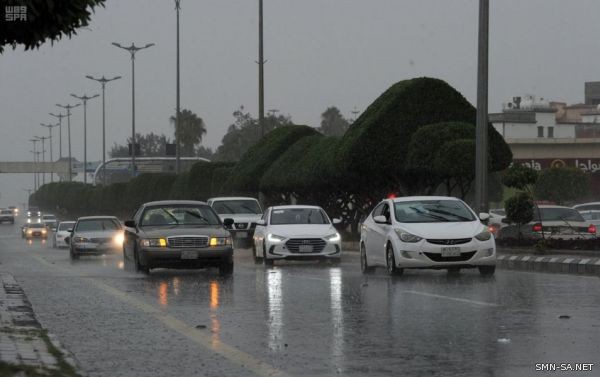 أمطار غزيرة على مدينة أبها وضواحيها