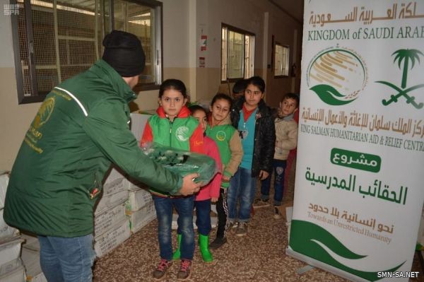 مركز الملك سلمان للإغاثة يوزع حقائب مدرسية على الطلاب والطالبات السوريين في محافظتي الشمال وعكار اللبنانيتين