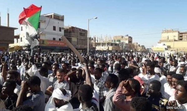 قوات الأمن السودانية تطلق قنابل الصوت لتفريق محتجين في أم درمان