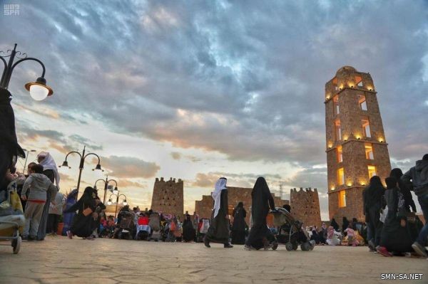 أول مئذنة في الإسلام تجذب زوار بيت الجوف في الجنادرية