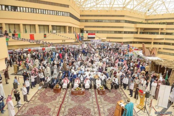 عروض تراثية تجذب أنظار الزوار بمهرجان «تراث الشعوب» بجامعة القصيم