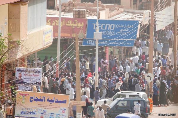 قوات الأمن السودانية تحتجز أساتذة جامعيين مع استمرار الاحتجاجات