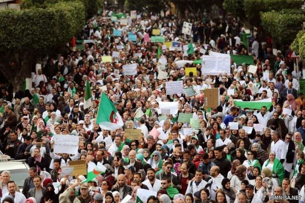 الحزب الحاكم في الجزائر يحذر من أي فراغ في القيادة