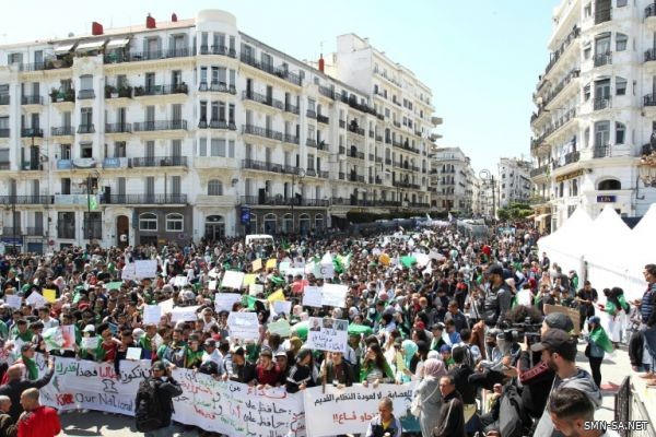 الاحتجاجات في الجزائر ضدّ النظام تدخل جمعتها العاشرة