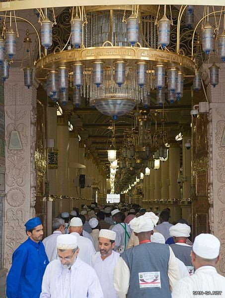 أكثر من نصف مليون مصلٍ يودعون الجمعة الأخيرة من رمضان بالمسجد النبوي