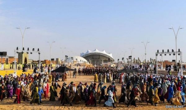 (جادة عكاظ) تثير شغف زوار موسم الطائف بموروث الأمس