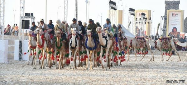 2000 ممثل يُتحفون زوار سوق عكاظ بمحاكاة مختلف العصور