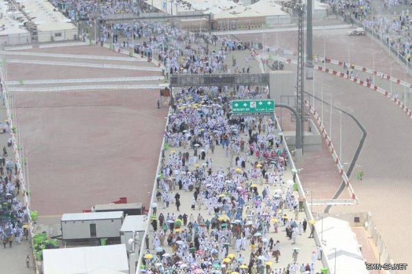 ضيوف خادم الحرمين الشريفين يغادرون مشعر منى بعد رمي الجمرات