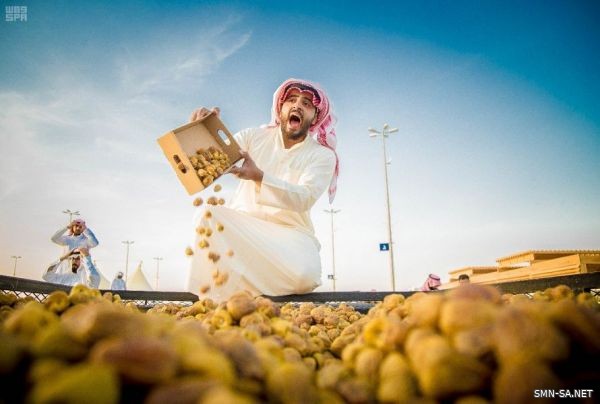 ساحة البيع في مدينة التمور ببريدة  تعود اليوم لنشاطها في البيع والشراء