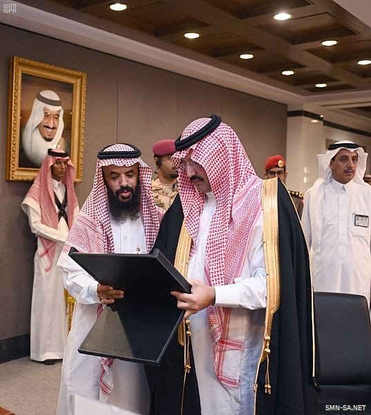 سمو أمير عسير يكرم المواطن "الحارثي" المتنازل عن المتسبب في وفاة ابنه