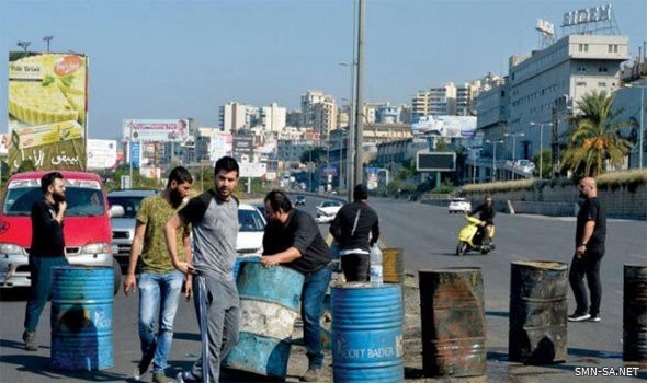 بالإطارات المشتعلة .. محتجون يغلقون مدخلي بيروت الشمالي والجنوبي