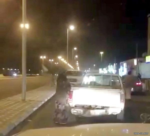 سائقة مسنة تتسبب في إرباك حركة السير شمال حائل