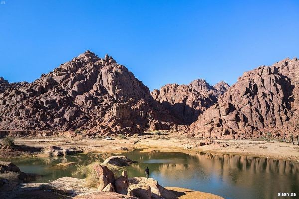 سلسلة جبال "أجا وسلمى" .. علامة فارقة في "السياحة الحائلية"