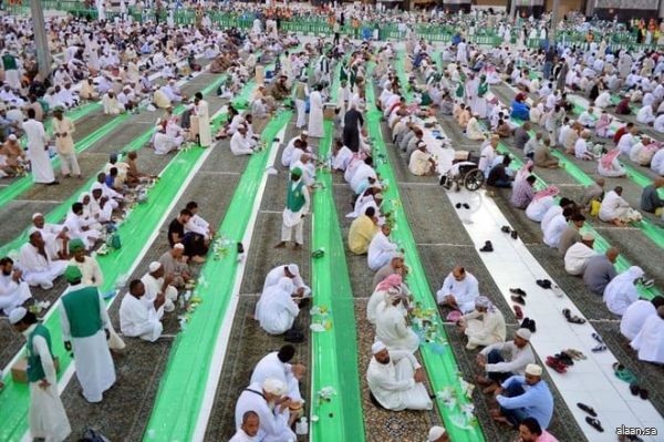 رمضان المبارك.. مشروع لرقمنة سفر إفطار الصائمين بالمسجد الحرام