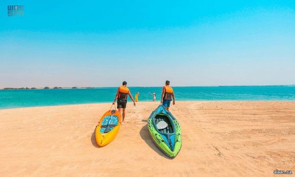 جدة .. شواطئ الرمال الفضية محطة تأمل مليئة بالبهجة