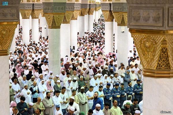 إقامةُ أولِ صلاة تراويح في أول ليلة لشهر رمضان بالمسجد النبوي