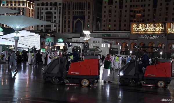 تطهير جنبات المسجد النبوي بمعدل 5 مرات يوميًا خلال شهر رمضان المبارك