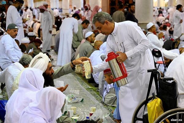 الدكتور السديس : سفرة المرابطين في المسجد النبوي أقل تقديرٍ لجهود جنودنا في الذود عن حمى الوطن