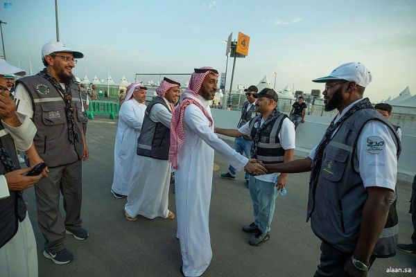 وكيل وزارة الرياضة يتفقد مركز المتابعة الميدانية لحركة الحشود بمنى