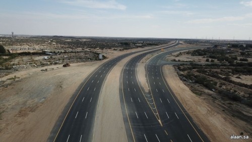 بـ 3 مسارات في كل اتجاه .. افتتاح طريق مطار الطائف الجديد بطول يتجاوز 14 كم