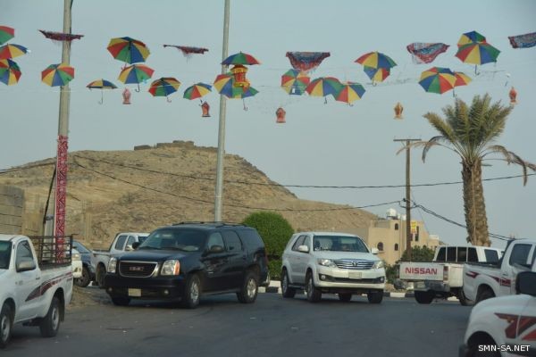 فوانيس رمضان والمظلات تزين أحياء محايل احتفالًا بالشهر الكريم