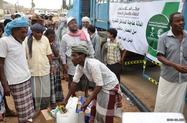 مركز الملك سلمان للإغاثة يقدم مساعدات عاجلة لإغاثة منكوبي مديرية حوف بالمهرة جراء ما أصابهم من تأثيرات "ميكونو"