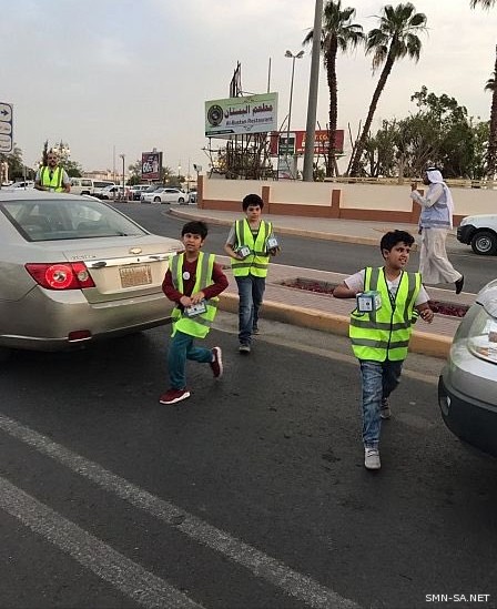 أطفال مدينة تبوك يضيئون حملة(رمضان أمان) بالمنطقة ويعطون أجمل الدروس في العمل الخيري